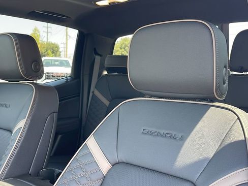 New 2026 GMC Canyon Denali AWD/4WD image 14
