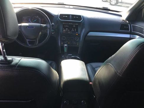 Used 2016 Ford Explorer XLT w/ Equipment Group 202A image 13