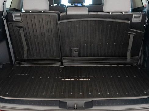 Used 2023 Toyota Highlander LE FWD image 14