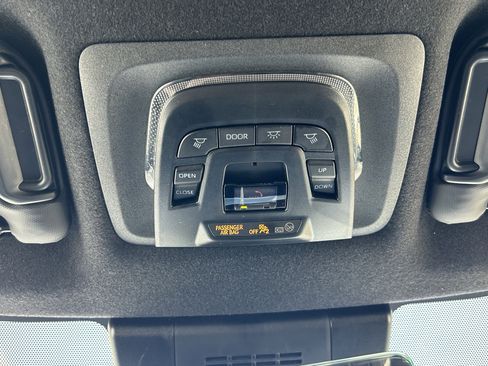 Used 2025 Toyota Corolla Cross AWD Hybrid w/ Convenience Package image 31