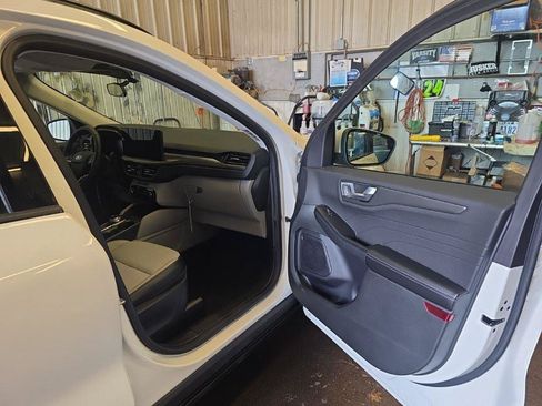 New 2024 Ford Escape SE FWD image 24