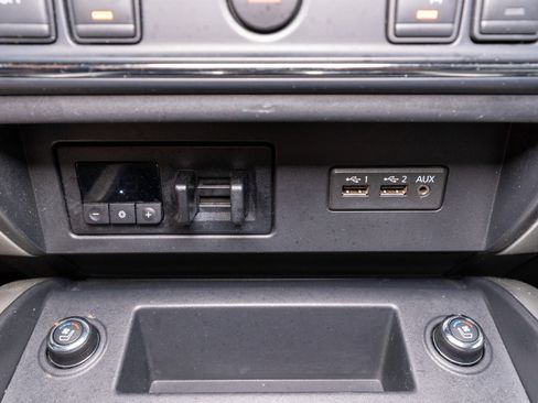 Used 2019 Nissan Titan PRO-4X w/ Pro-4x Convenience Package AWD/4WD image 25