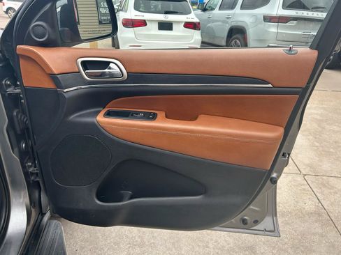 Used 2011 Jeep Grand Cherokee Overland Summit AWD/4WD image 16