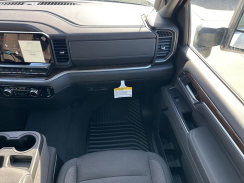 New 2025 GMC Sierra 2500 SLE w/ SLE Value Package; image 31