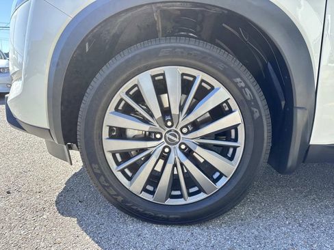 Used 2022 Nissan Pathfinder SL w/ SL Premium Package image 5