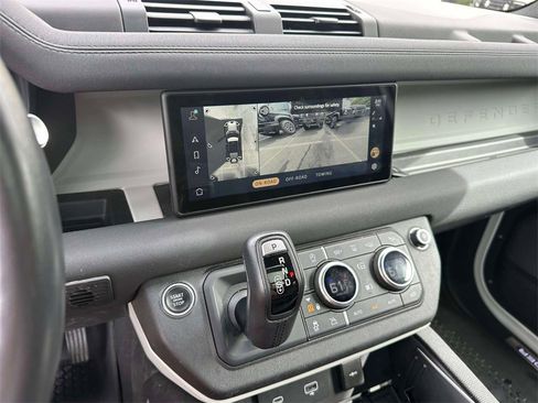 Used 2021 Land Rover Defender 110 X-Dynamic SE image 32