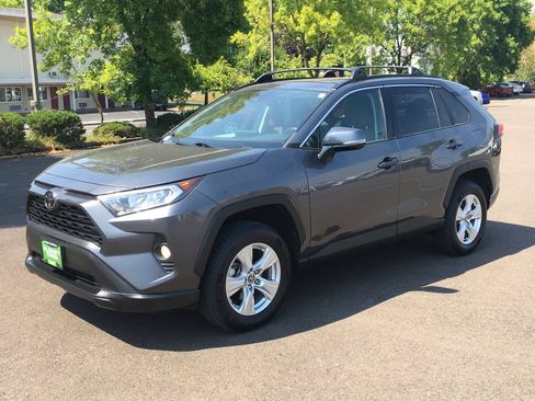 Used 2021 Toyota RAV4 XLE w/ Convenience Package AWD/4WD image 11