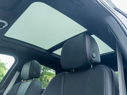 Certified 2025 Porsche Macan image 17