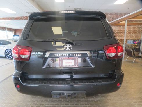 Used 2020 Toyota Sequoia Limited w/ Safety & Convenience Package AWD/4WD image 5