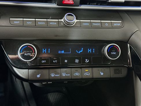 Certified 2024 Hyundai Elantra Limited image 16