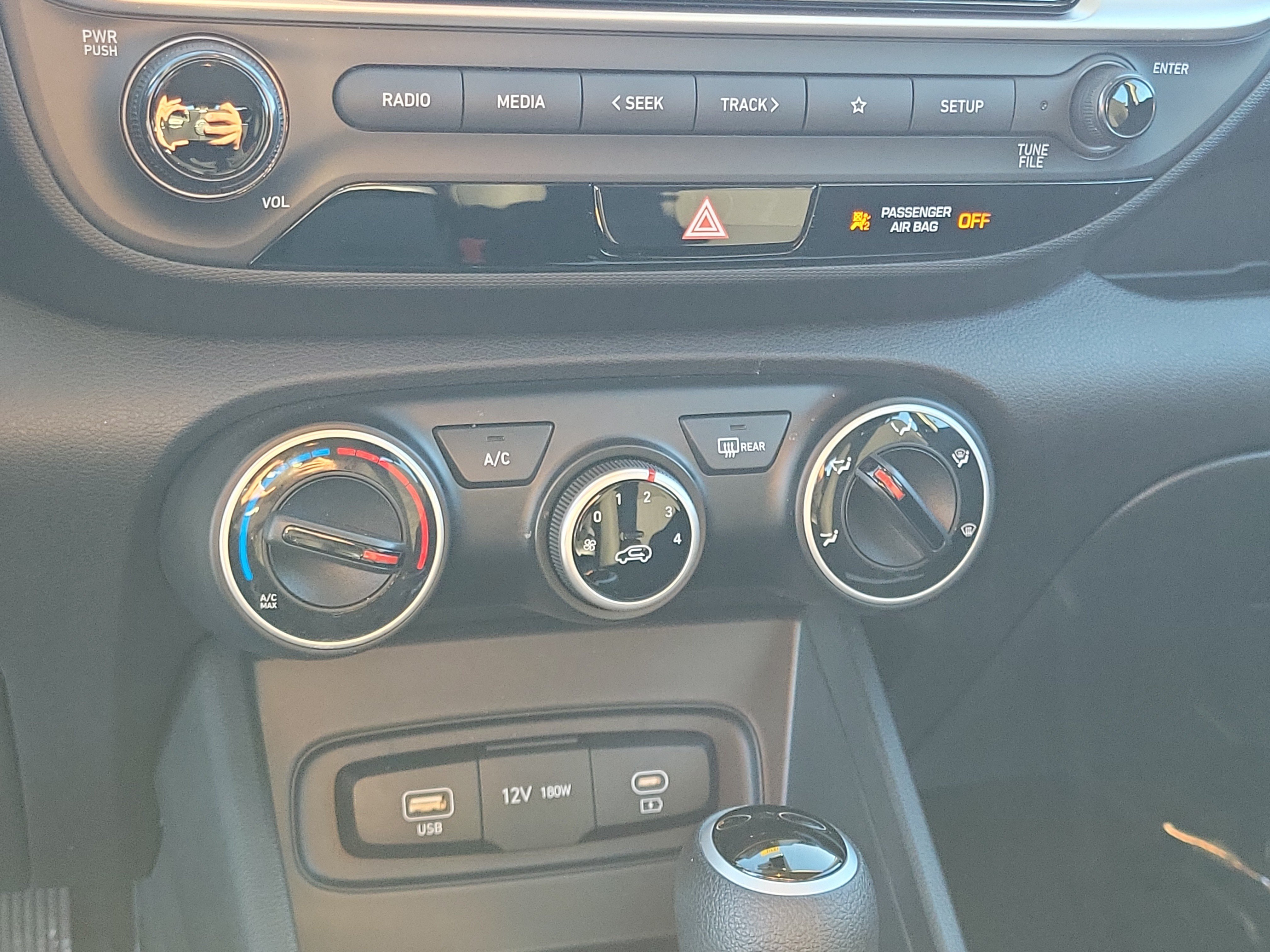 Used 2025 Hyundai Venue SE FWD image 27