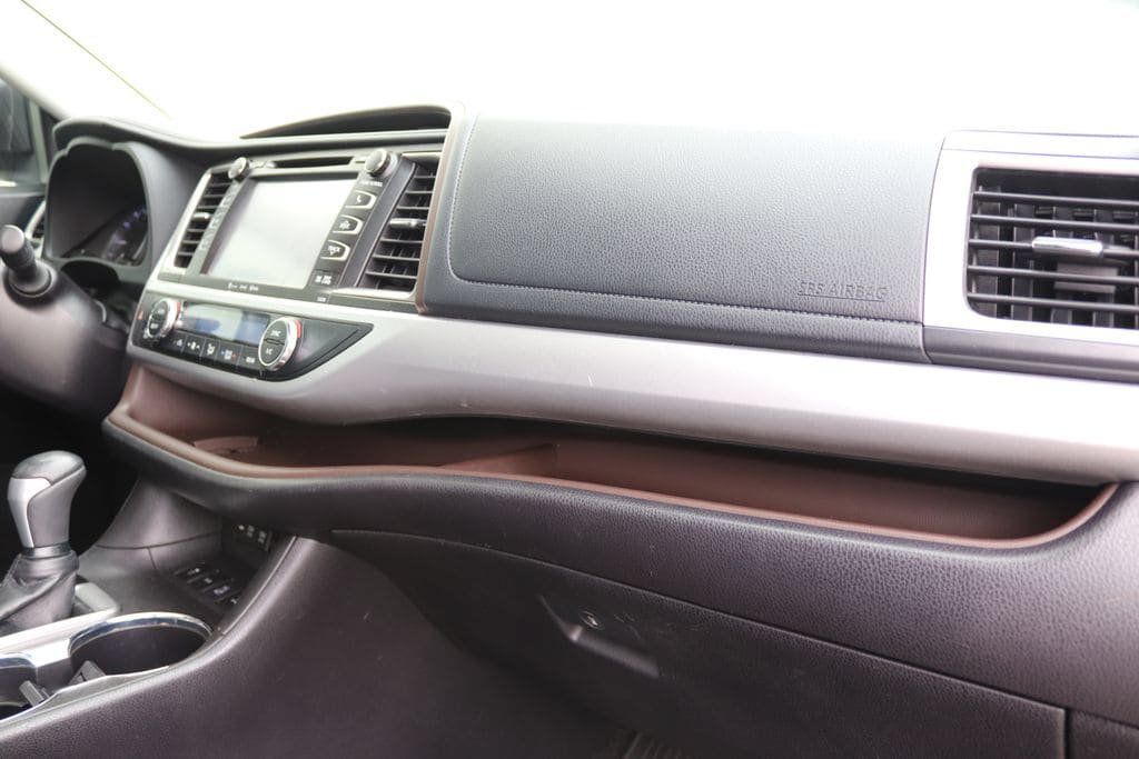 Used 2019 Toyota Highlander XLE AWD/4WD image 24