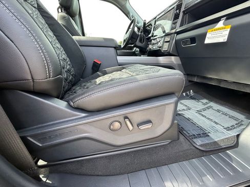 New 2026 Ford F250 Lariat w/ Black Appearance Package image 27