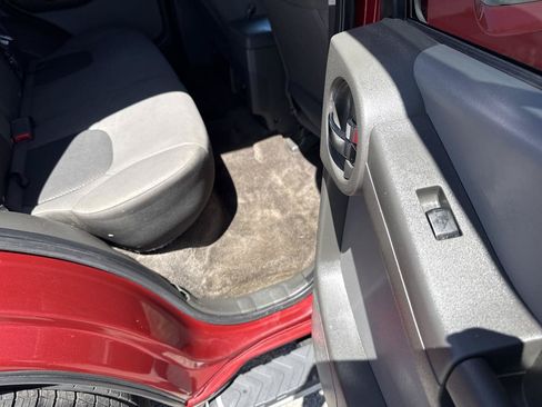 Used 2015 Nissan Xterra 2WD image 18