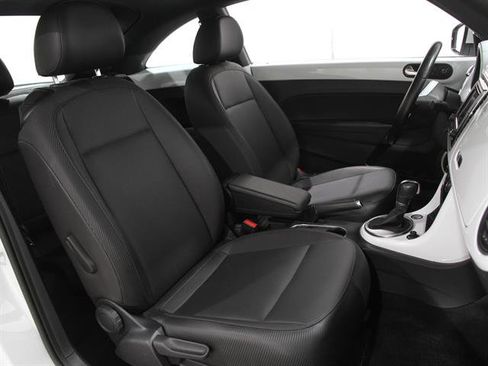 Used 2019 Volkswagen Beetle 2.0T SE image 16