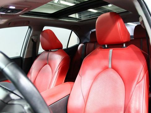 Used 2019 Toyota Camry XSE image 18