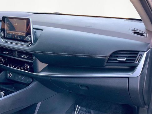 Used 2023 Nissan Rogue SV image 18