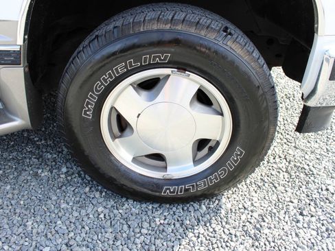 Used 1999 GMC Suburban 4WD w/ Marketing Opt Pkg 3 image 38