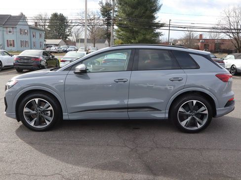 Used 2024 Audi Q4 e-tron Premium w/ Convenience Package image 8