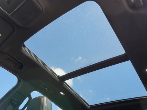 Used 2024 Chevrolet Traverse RS image 21