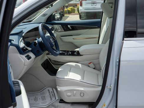 New 2026 Buick Enclave Avenir w/ Super Cruise Package image 19