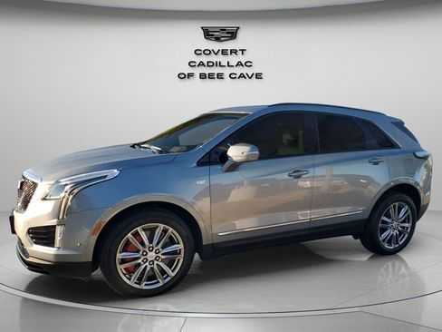 Certified 2025 Cadillac XT5 Sportv w/ Technology Package image 4