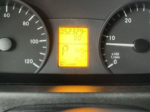 Used 2018 Freightliner Sprinter 2500 image 17