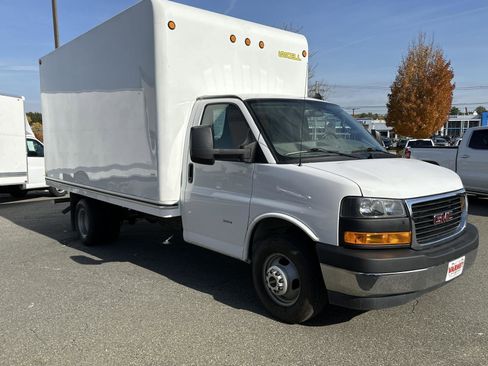 Used 2022 GMC Savana 3500 w/ Power Convenience Package image 4