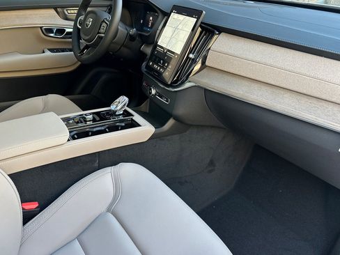 Used 2026 Volvo XC90 B6 Plus w/ Protection Package Premier AWD/4WD image 18