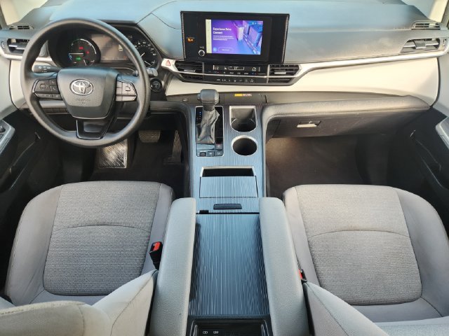 Certified 2025 Toyota Sienna LE FWD image 23