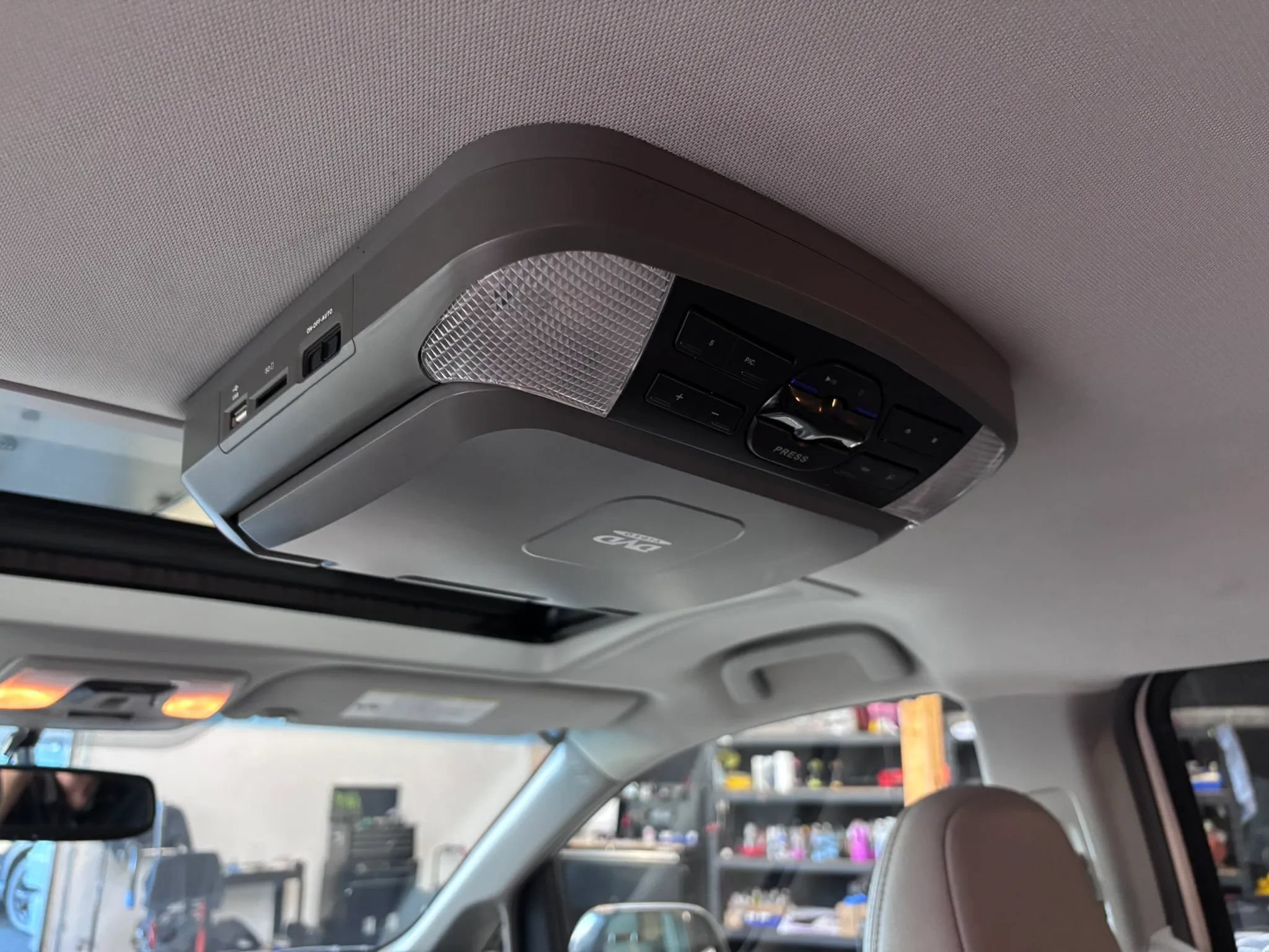 Used 2015 Toyota Sienna XLE w/ XLE Navigation Package FWD image 23