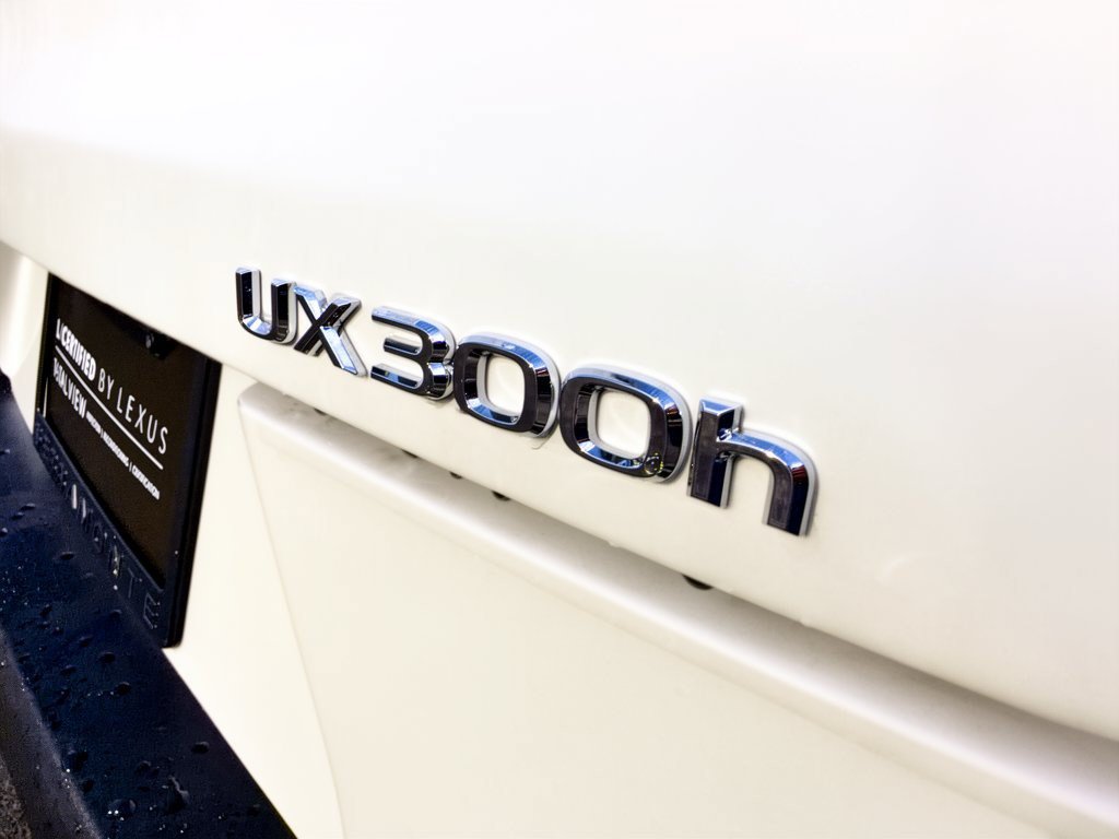 Certified 2025 Lexus UX 300h FWD w/ Accessory Package (Z2) image 33