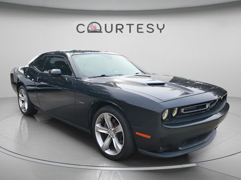 Used 2015 Dodge Challenger R/T w/ Quick Order Package 28B R/T RWD image 4