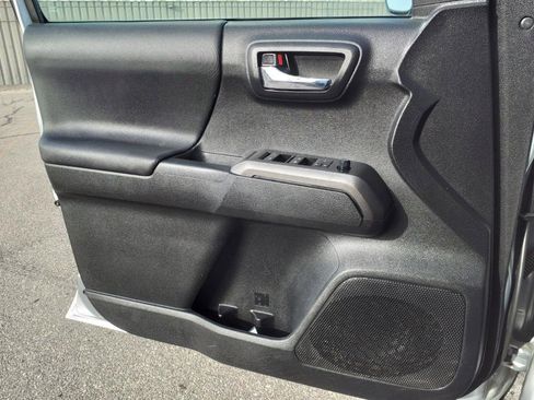 Used 2022 Toyota Tacoma TRD Off-Road image 20