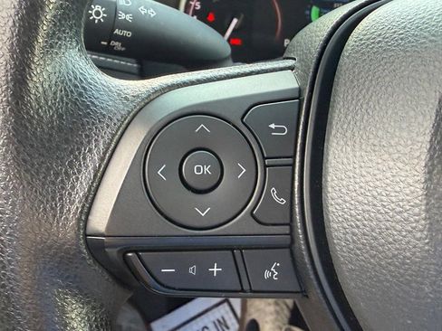 Used 2025 Toyota RAV4 XLE AWD/4WD image 25