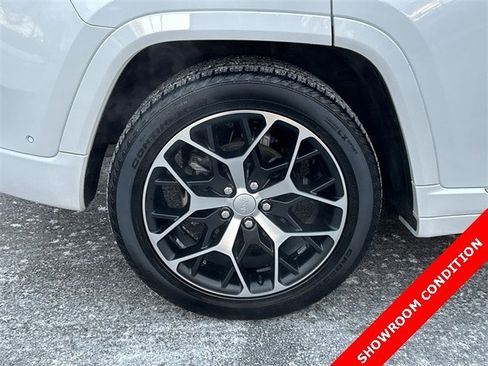 Certified 2025 Jeep Grand Cherokee Summit image 12
