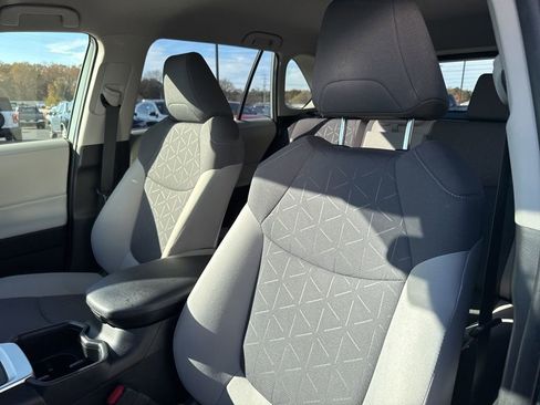 Used 2023 Toyota RAV4 XLE image 12