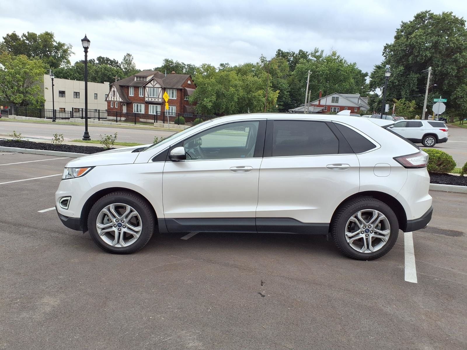 Used 2018 Ford Edge Titanium w/ Equipment Group 302A AWD/4WD image 31