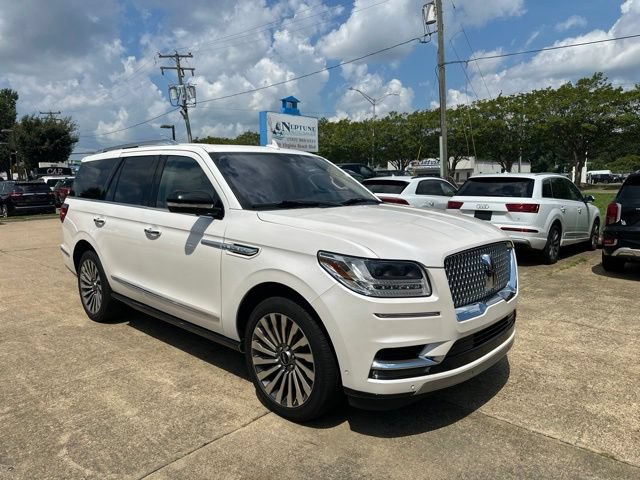 Used 2018 Lincoln Navigator Reserve w/ Technology Package AWD/4WD image 3