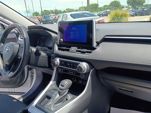 Used 2025 Toyota RAV4 XLE FWD image 15