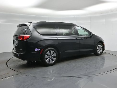 Used 2018 Chrysler Pacifica Limited w/ Advanced Safetytec Group FWD image 27