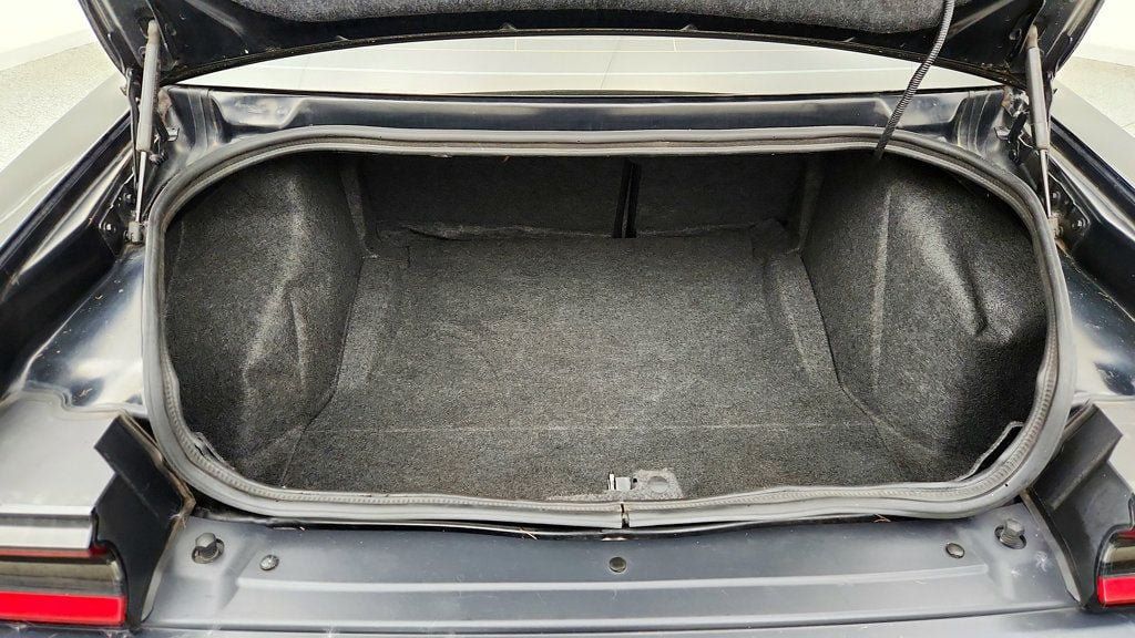 Used 2015 Dodge Challenger SXT RWD image 19