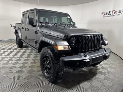 Used 2022 Jeep Gladiator Sport image 3