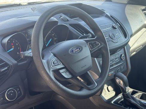 Used 2019 Ford Escape S image 19