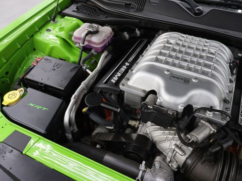 Used 2017 Dodge Challenger SRT Hellcat RWD image 18