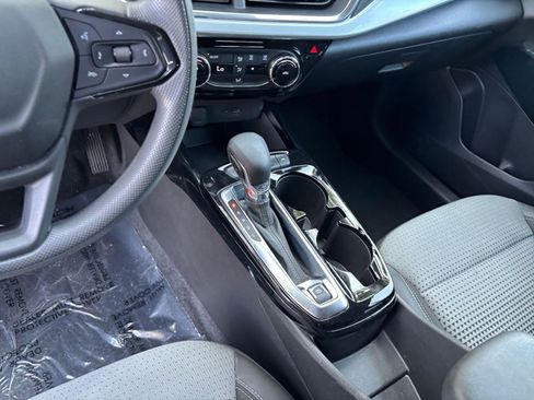 Used 2025 Chevrolet Trax LT image 41