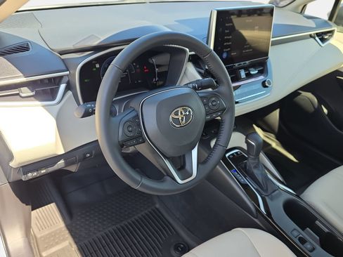 Used 2025 Toyota Corolla XLE image 12