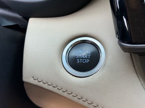 Used 2020 Toyota Highlander Limited image 18