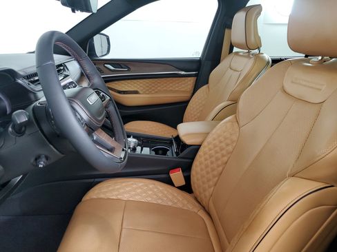 Used 2022 Jeep Grand Cherokee Summit w/ Advanced Protech Group IV image 24