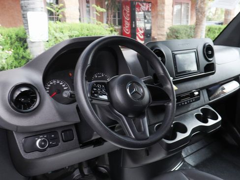 Used 2021 Mercedes-Benz Sprinter 2500 image 22